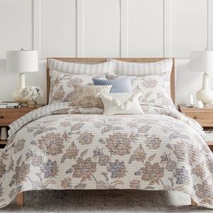 Levtex home selesta quilt King quilt set/2 king shams, floral blue reversible